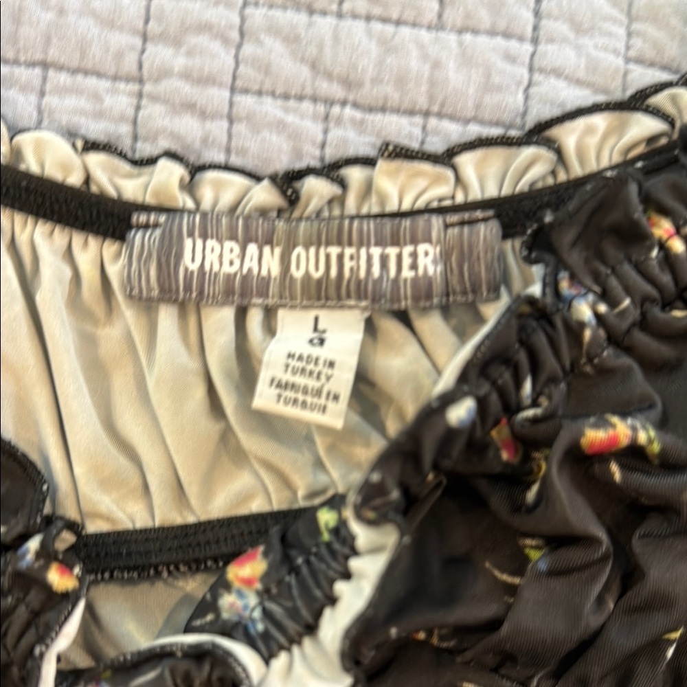 Urban Outfitters Black Ruffled Crop Top - Picture 2 of 7